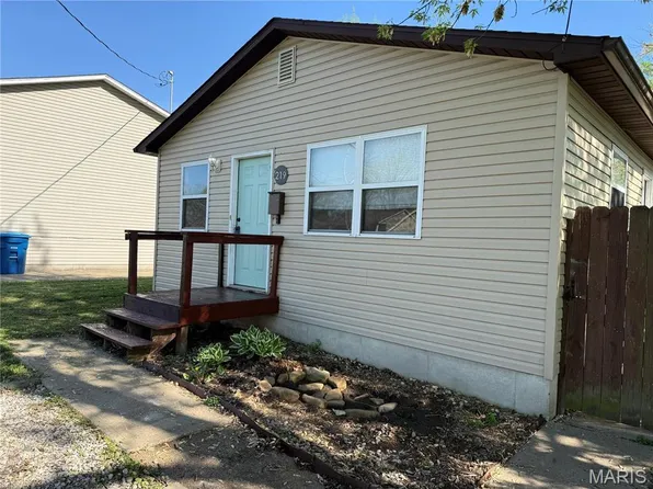 219 James St, Bethalto, IL 62010