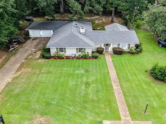 2nd image of 1520 N Andrews Dr