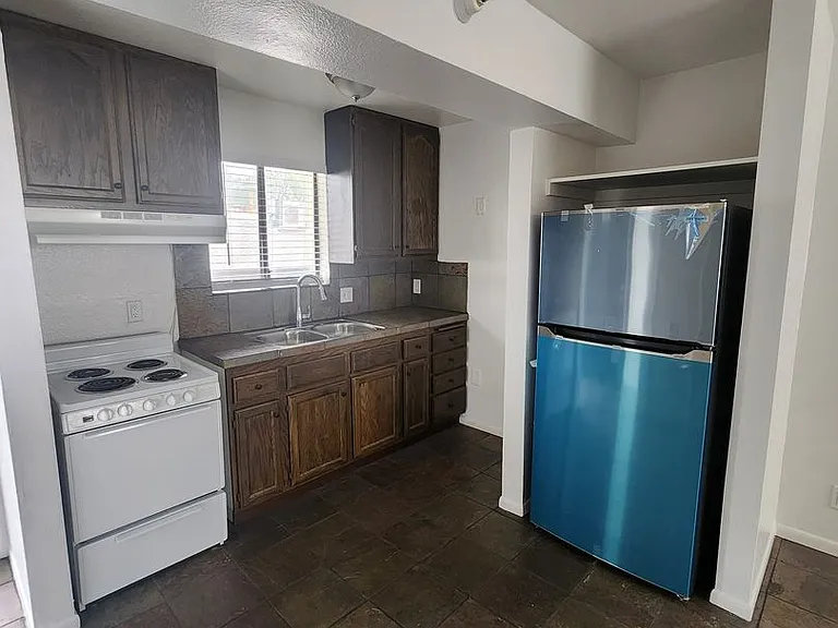 1816 N Gramercy Pl — Photo 17