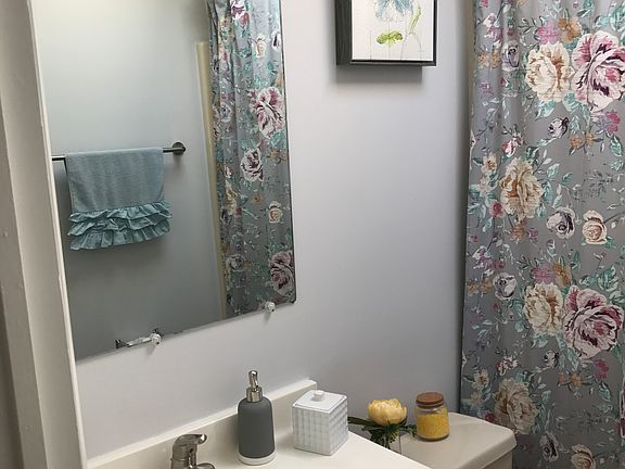 3rd image of 215 Garner Dr