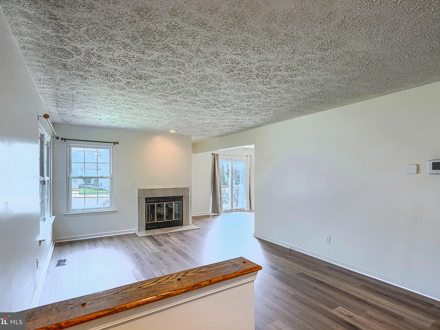 3 bed, 2.5 bath, 2094 sqft, $2,400 — Photo 3