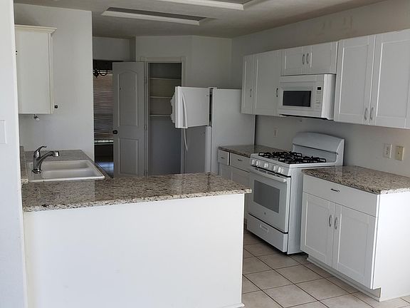 3rd image of 306 Glade Bridge Ln