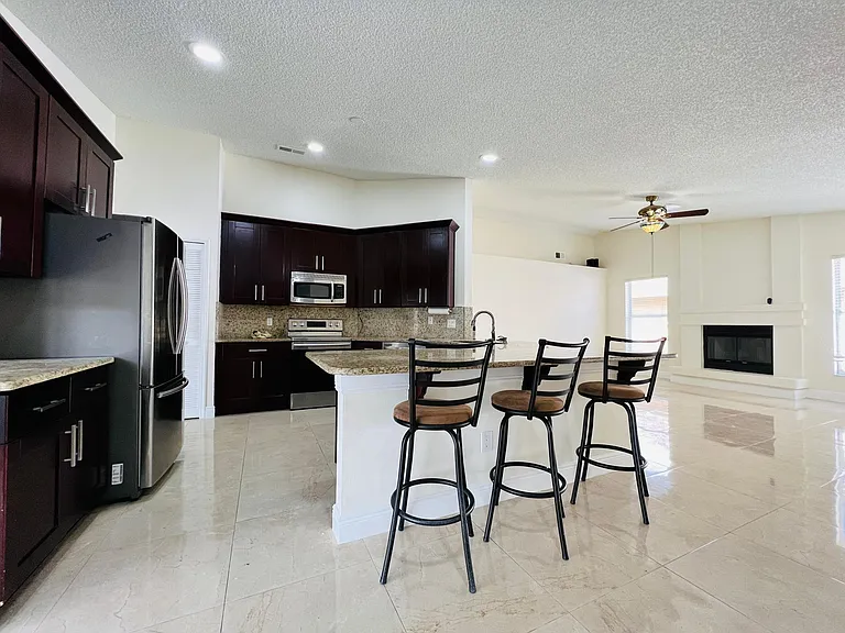 3909 Yellow Finch Ln — Photo 8
