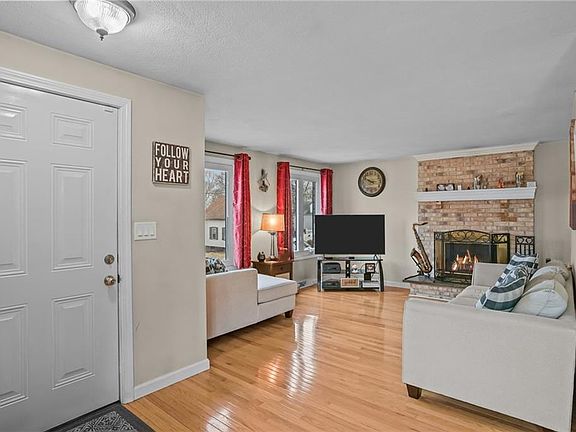 3rd image of 52 Hawthorne St #7