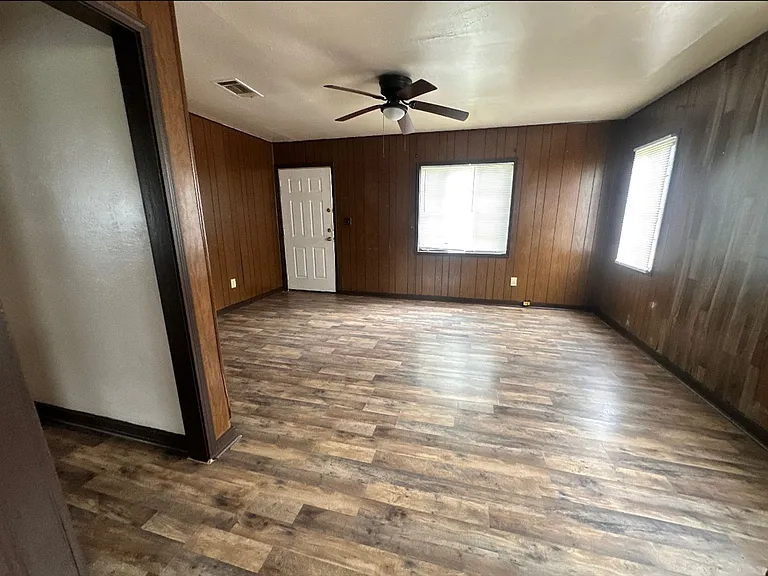 1317 S Main St — Photo 3