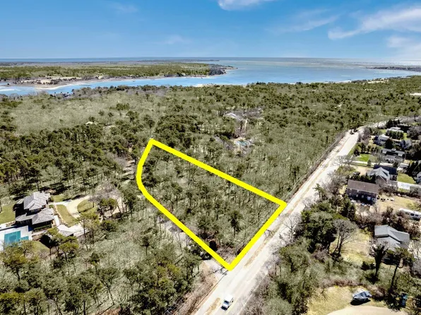 11 Witchwood Ln, Edgartown, MA 02539