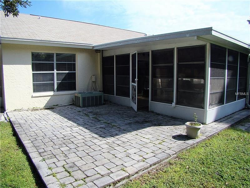 1st image of 348 Bay Pl