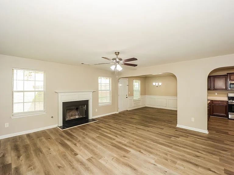 5584 Bluegrass Dr — Photo 5