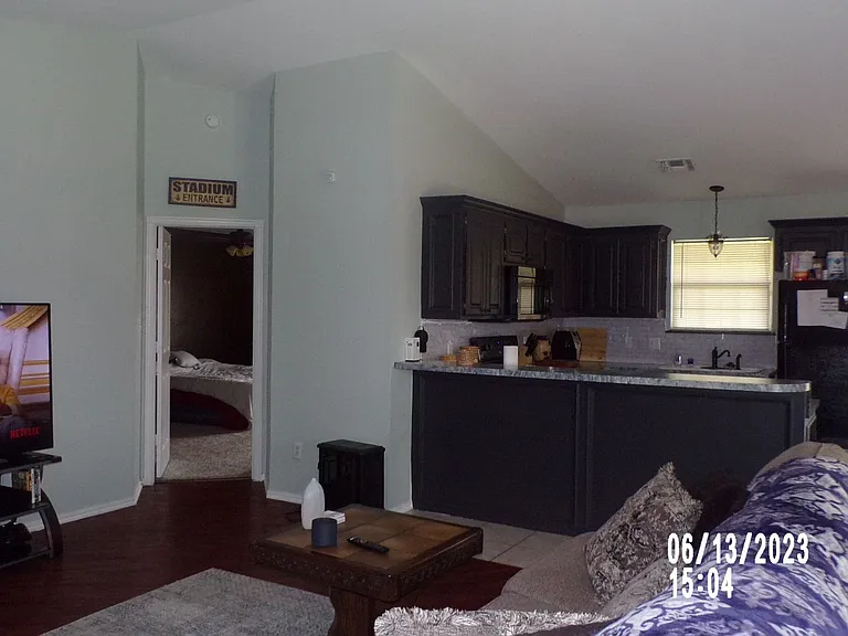2420 SW 44th St — Photo 10