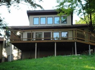 26031 Valley Dr, Bettendorf, IA 52722