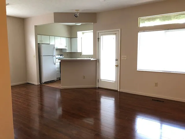 2 bed, 1025 sqft, $1,400 — Photo 3