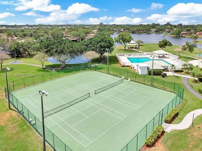 1623 E Harmony Lake Cir — Photo 35