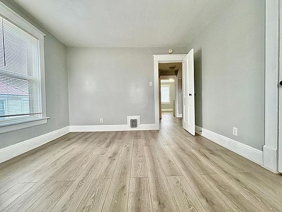 4th image of 108 E 6th St APT 2