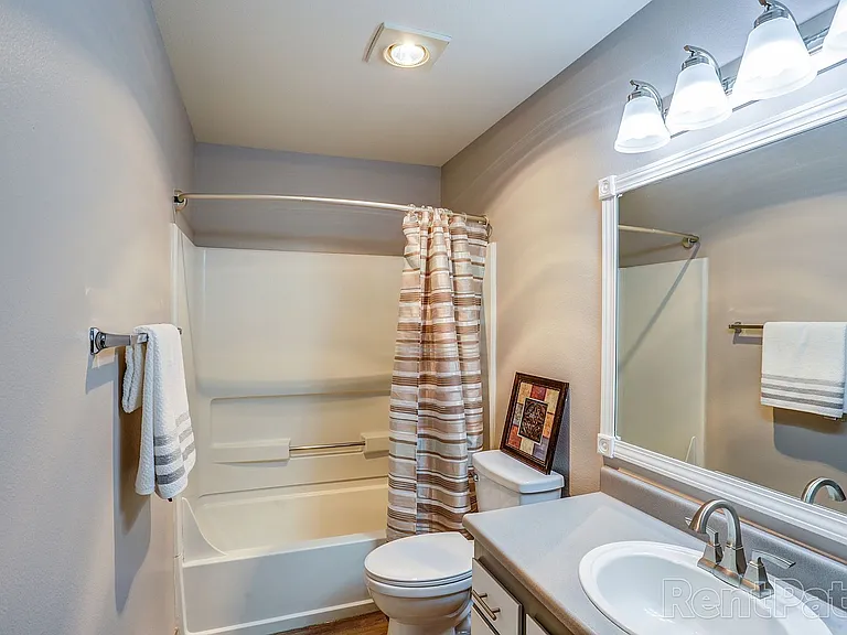 Lexington Apartments — Photo 5