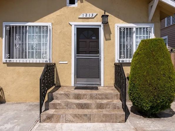1213 W 38th St, Los Angeles, CA 90037
