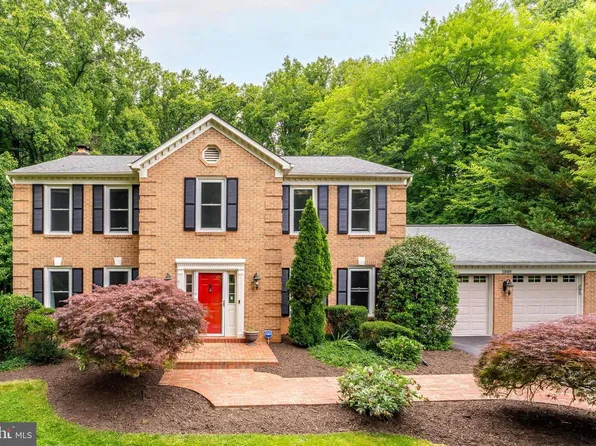 11618 Holly Briar Ln, Great Falls, VA 22066