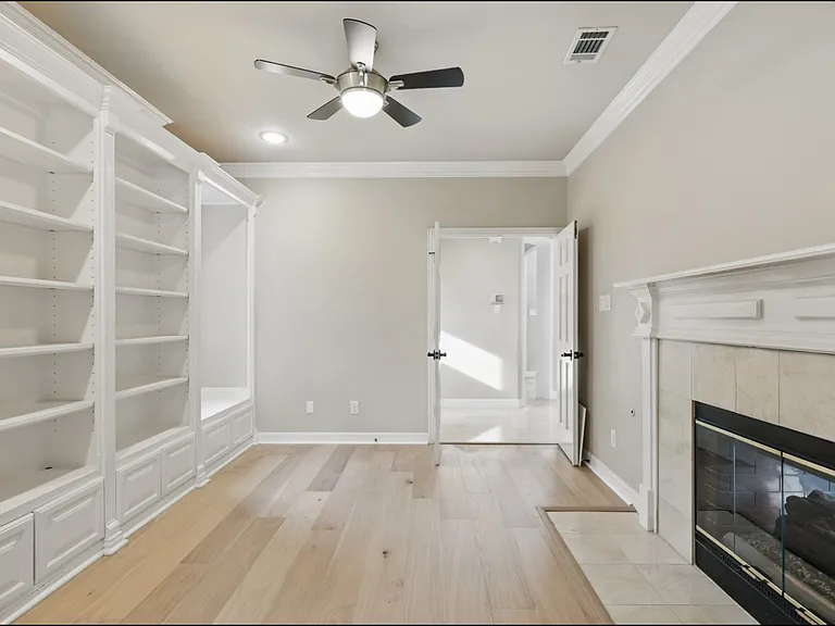 727 Ashleigh Ln — Photo 9