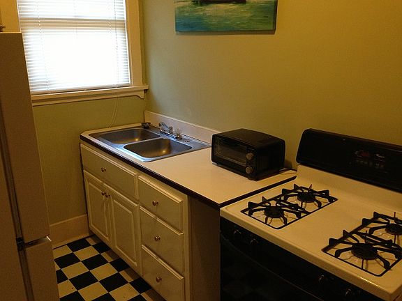 4th image of 194 Hawthorne St APT 10