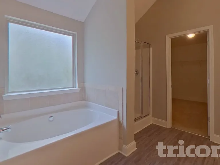 2102 Farmdale Ct — Photo 10