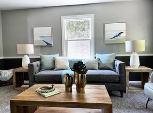 340 Crescent Ln, Thiensville, WI 53092