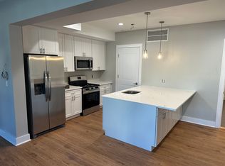 400 Oak St #1D, Copiague, NY 11726
