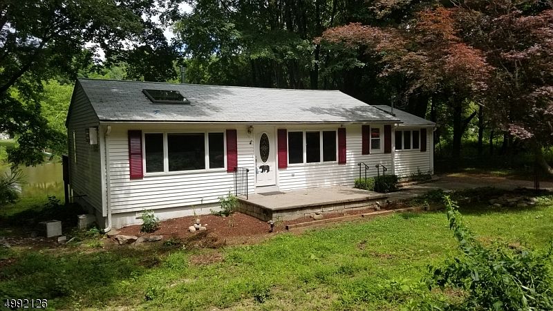 1st image of 305 Lakewood Ter