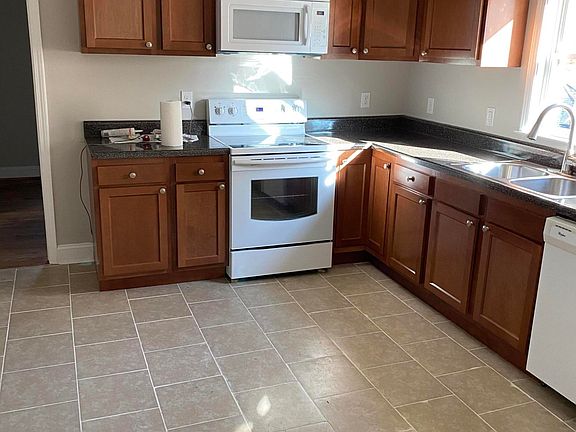 3rd image of 812 Mountain Ave SE