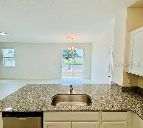 5th image of 754 Overpool Ave