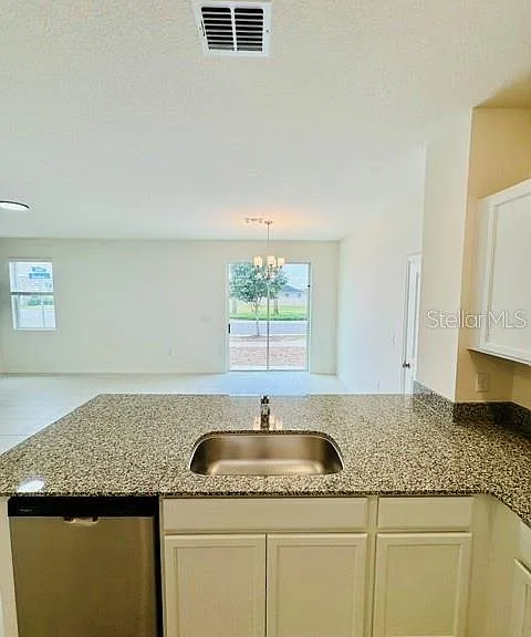 754 Overpool Ave — Photo 5