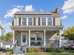 275 Highland Dr NW, Cedar Rapids, IA
