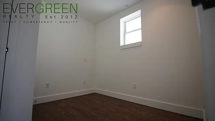 Rented by Evergreen Apartments BK | media 20
