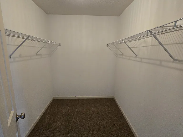 507 Chastine Dr — Photo 9