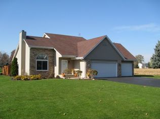 9918 Rivers Bend Dr, Roscoe, IL 61073