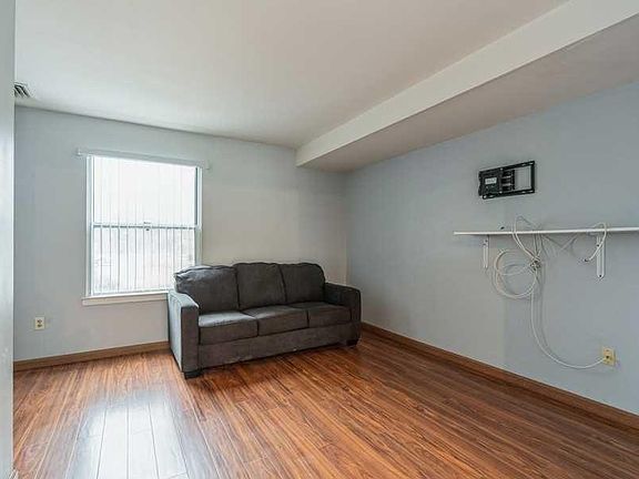 5th image of 505 Continental Dr #1