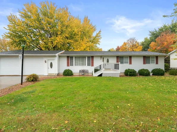 402 4th St NE, Hayfield, MN 55940