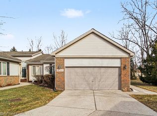 37140 Condor Ct, Westland, MI 48185