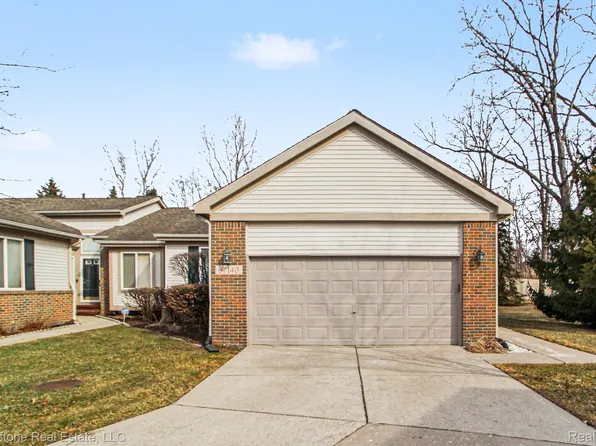 37140 Condor Ct, Westland, MI 48185
