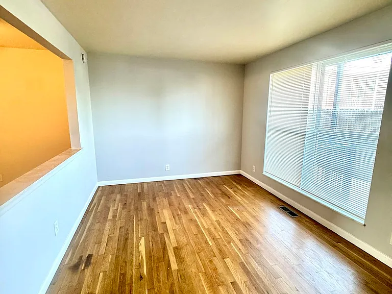 5225 Southwest Ave #105 — Photo 9
