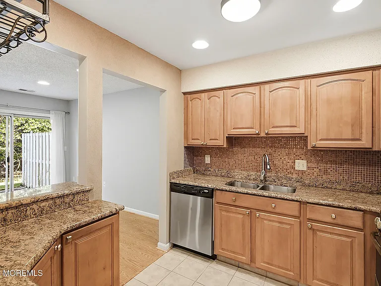 702 Carnation Dr #702 — Photo 11