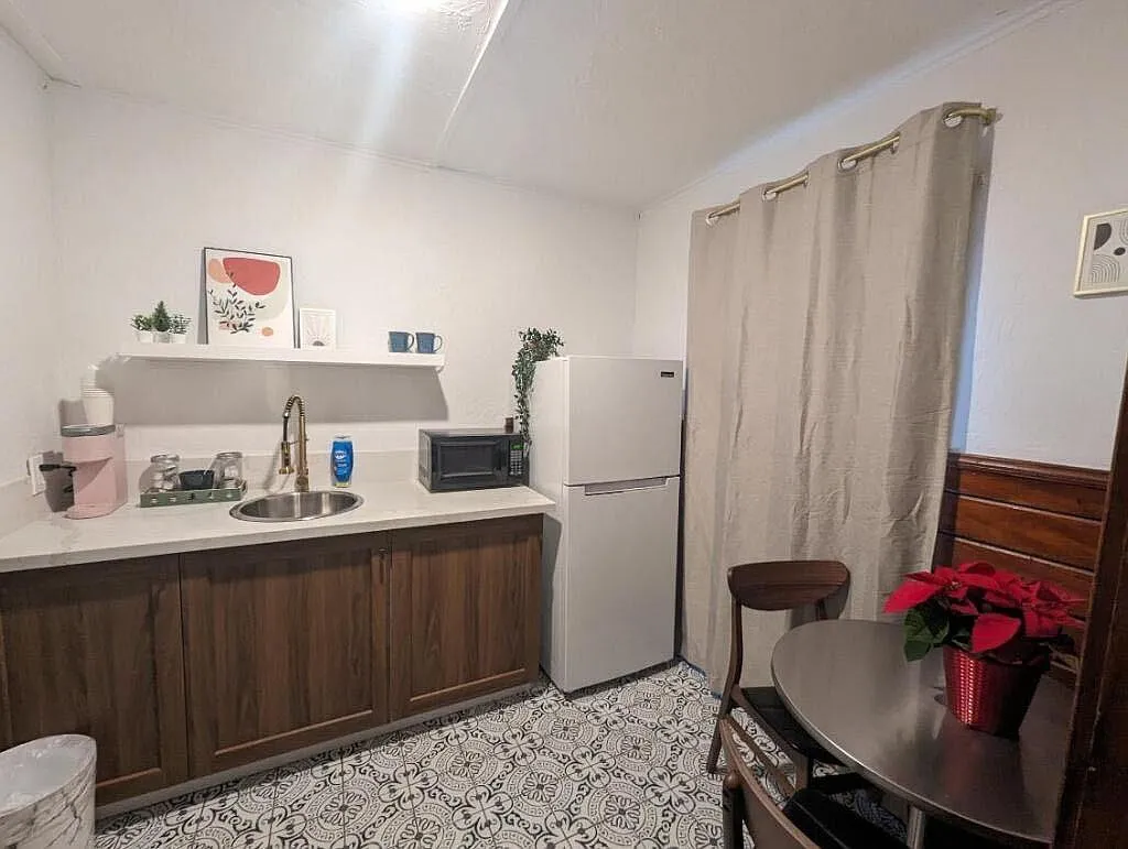 2 bed, $1,300 — Photo 4