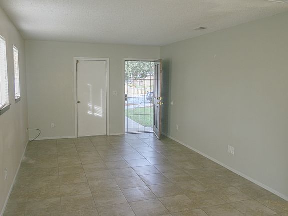 4th image of 1804 Redwood Dr