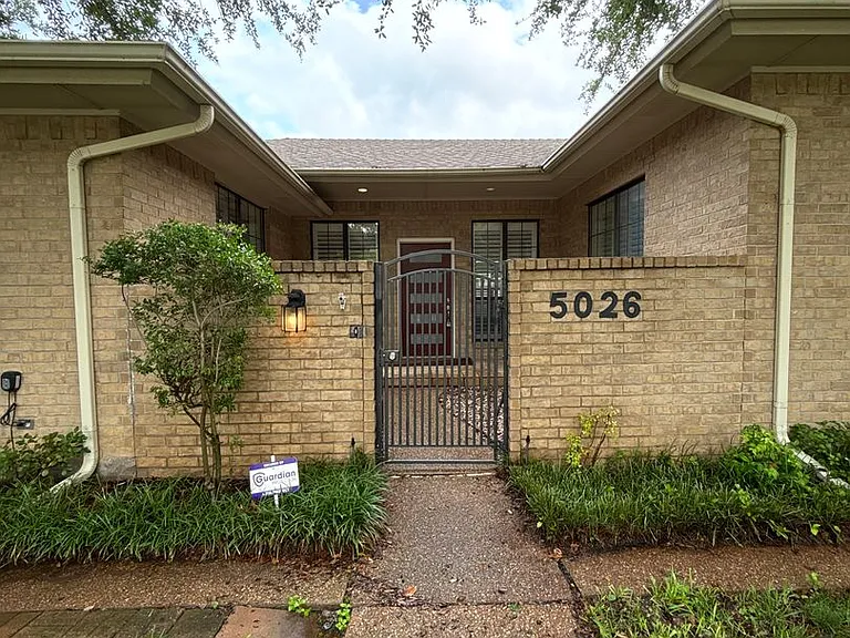 5026 Bellaire Dr S — Photo 49