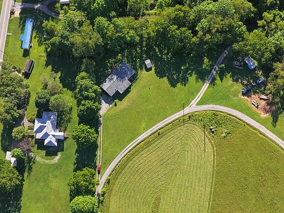 2nd image of 149 Wagon Wheel Rd