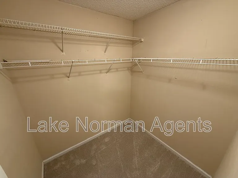 9423 Fairmead Dr — Photo 16