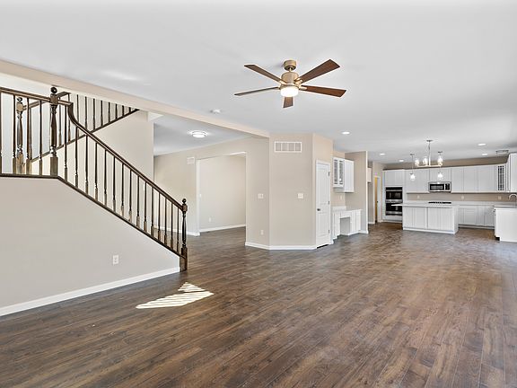 5th image of 1055 Miremont Dr