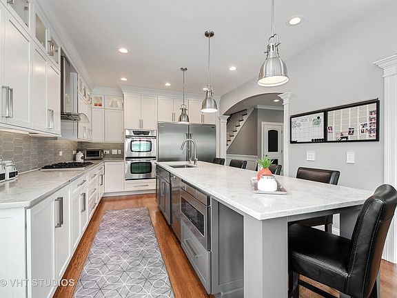 3rd image of 766 Meadow Ln