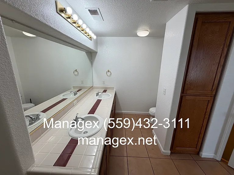 2833 E Cromwell Ave — Photo 22