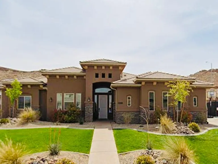 2788 E Hazel Dr — Photo 1