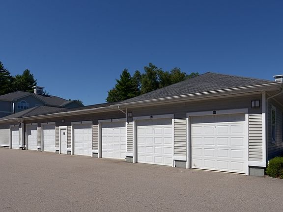 4th image of 534 Hilltop Dr