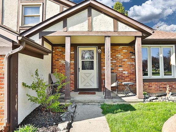 3rd image of 1922 Newmarket Dr